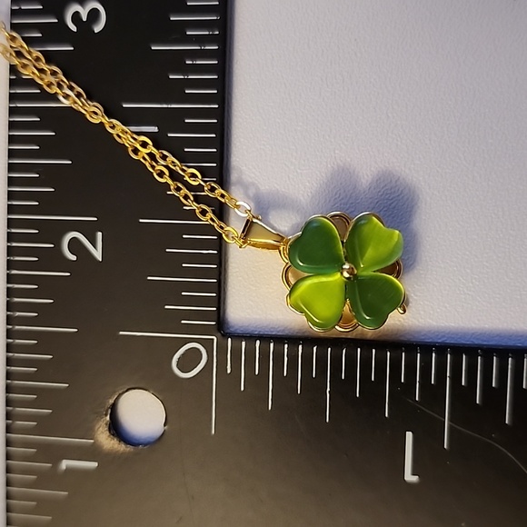 Four Leaf Clover Fidget Necklace Perfect if you are a fidgeter & Beautiful Irish - Picture 4 of 5